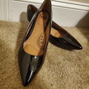 Women's closed  black shoes